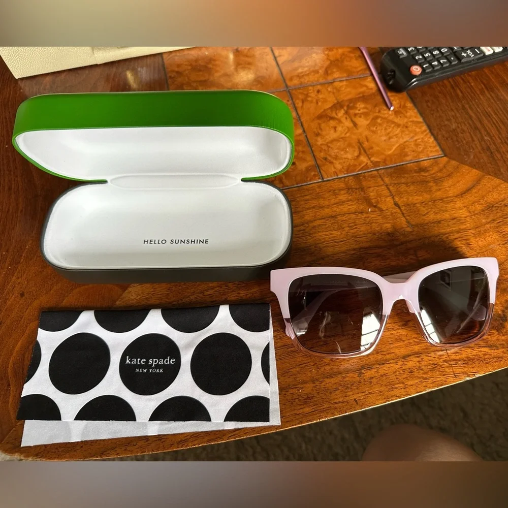 Kate Spade Lilac Sunglasses with Green Case - Picture 7 of 7